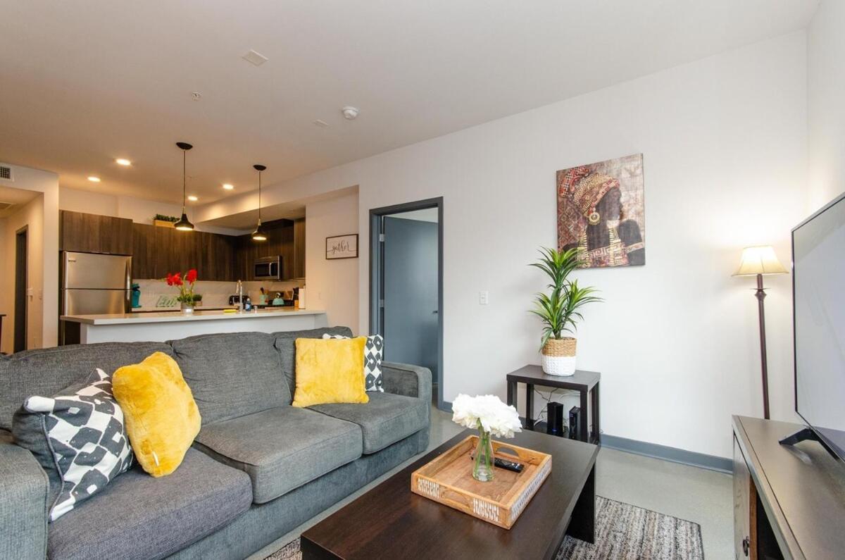 Lovely 3br With Balcony And Rooftop Pool Views Los Ángeles